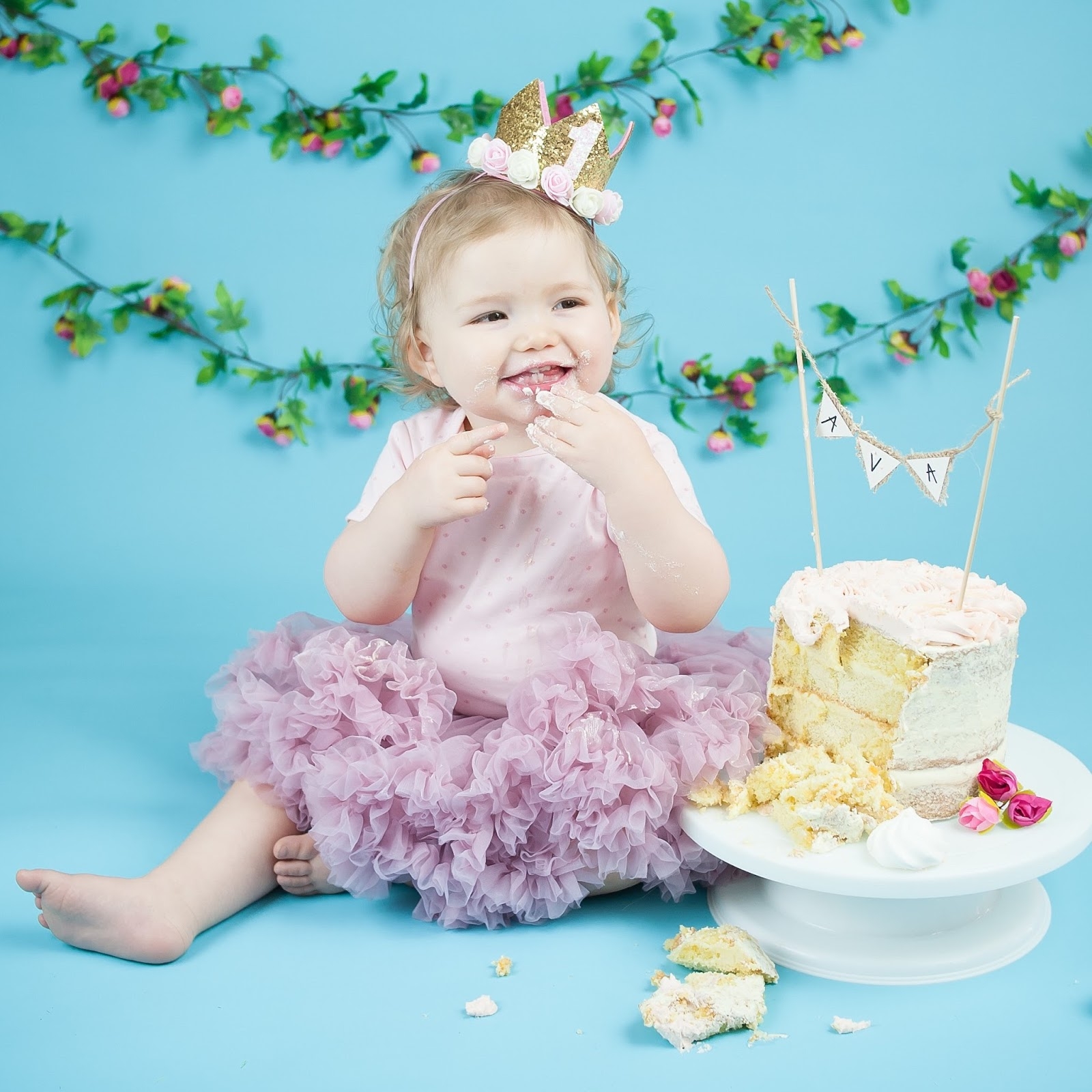 Chic Geek Diary 1st Birthday Wishes A Cake Smash